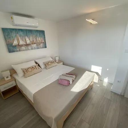 Miroslava - With Pool Apartment