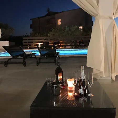 Apartment Miroslava - With Pool *