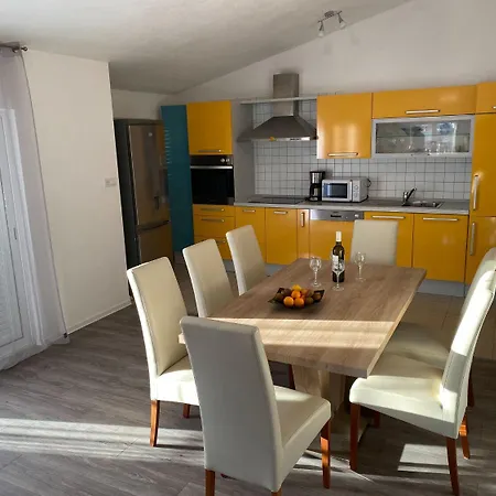 Miroslava - With Pool Apartment