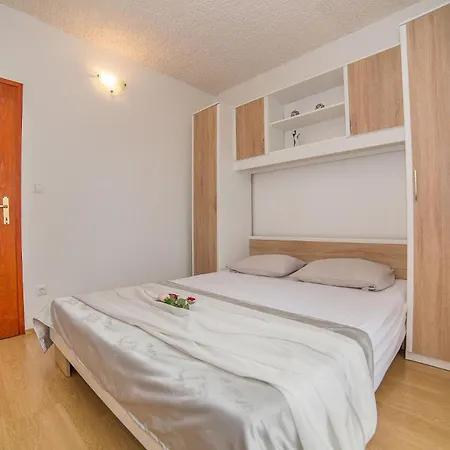 Miroslava - With Pool Apartment
