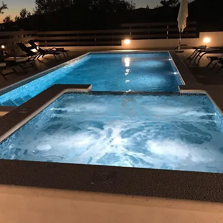 Apartment Miroslava - With Pool *