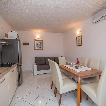 Miroslava - With Pool Apartment Trogir