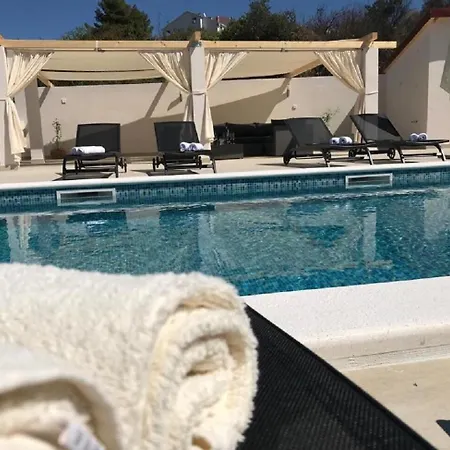 Miroslava - With Pool
