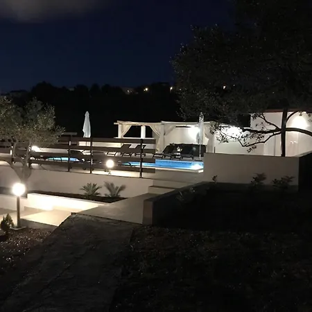 Apartment Miroslava - With Pool *